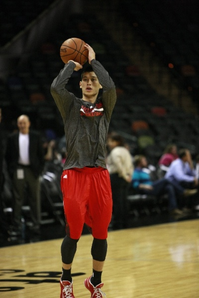 林书豪投篮动作